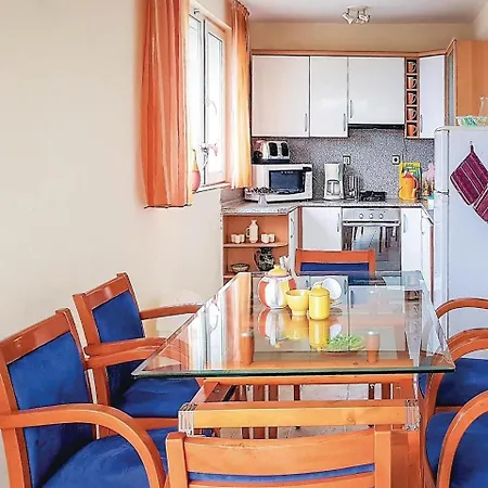 Three-bedroom Holiday In Sinemorets Sinemoretz