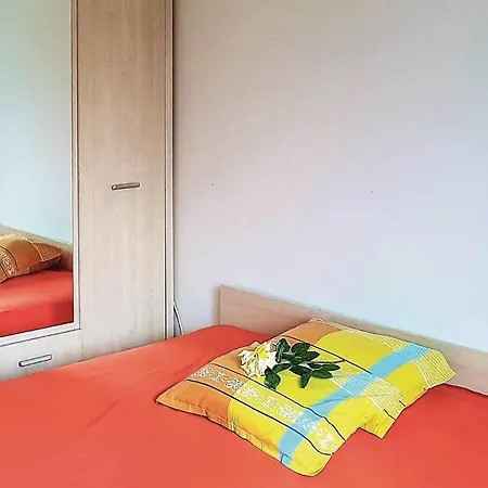Three-bedroom Holiday In Sinemorets