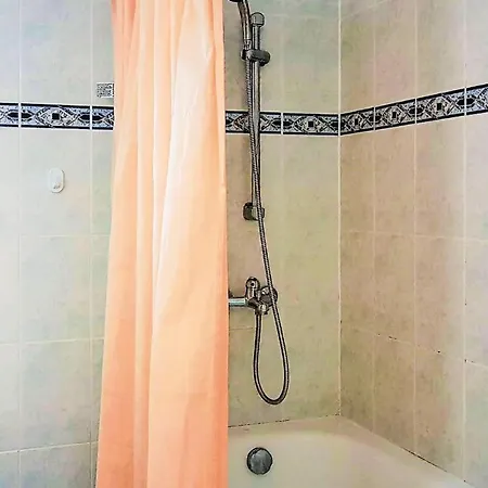 Three-bedroom Holiday In Sinemorets